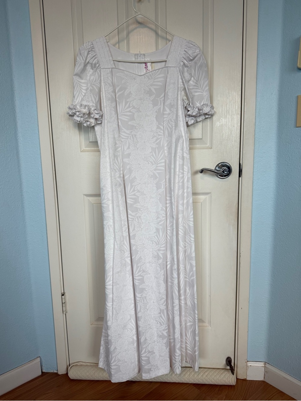 MUU MUU WHITE - HAWAIIAN LONG DRESS - P2P 18”